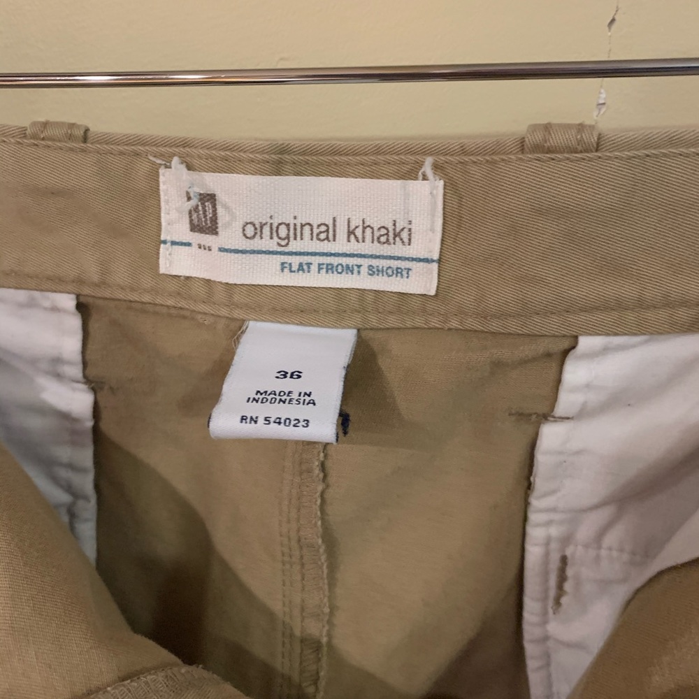 GAP SZ 36 flat front Original khaki shorts - Picture 2 of 5